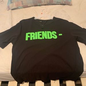 Vlone Friends Tee. Medium